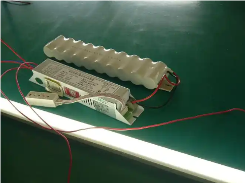 應急led燈管電源加燈管.png